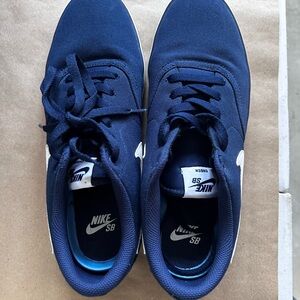 Nike Solar SB Check Men’s 9.5 Sneaks - Like new